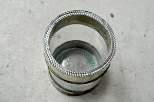 ニッケル装飾瓶