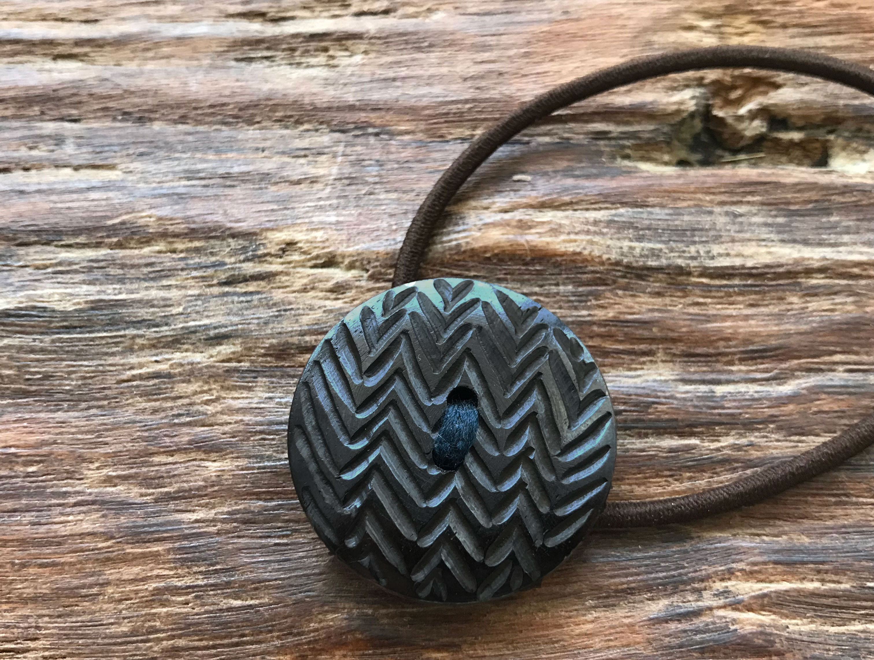 牛骨ボタンヘアーゴム(nami)