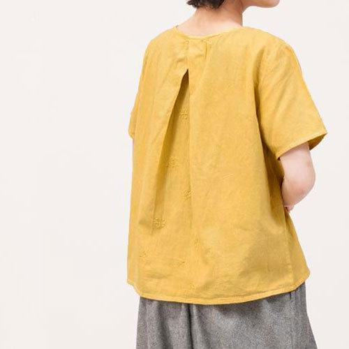 ウシロ刺繍トップ