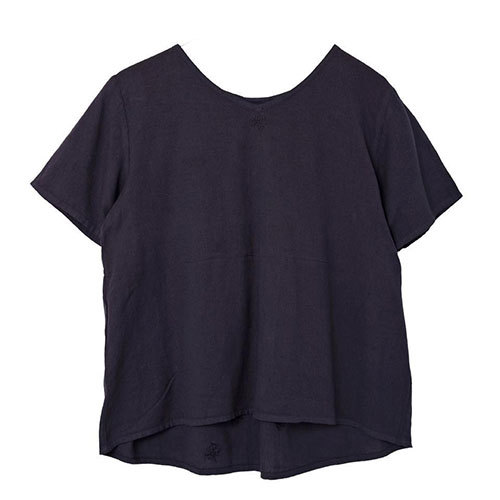 ウシロ刺繍トップ